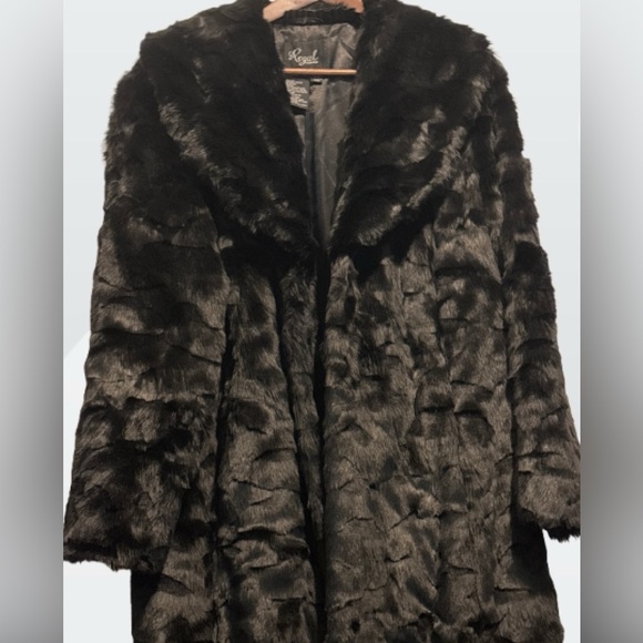 Luxurious & Elegant Black Faux Fur Coat - Picture 9 of 12
